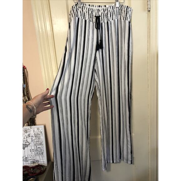 NWT INC International Concepts Large Striped Black White Crinkled Gauze Pull-On - Picture 1 of 8